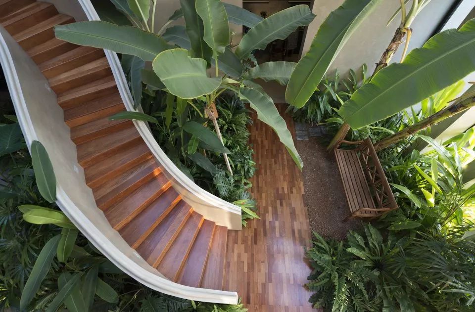 下沉式庭院算庭院吗,下沉式庭院和地上庭院叠石结合