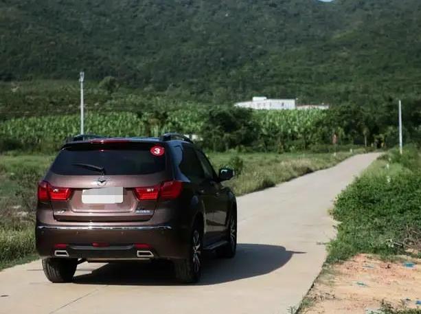 买车低配高配4s店赚的一样吗,买车选高配真的划算吗