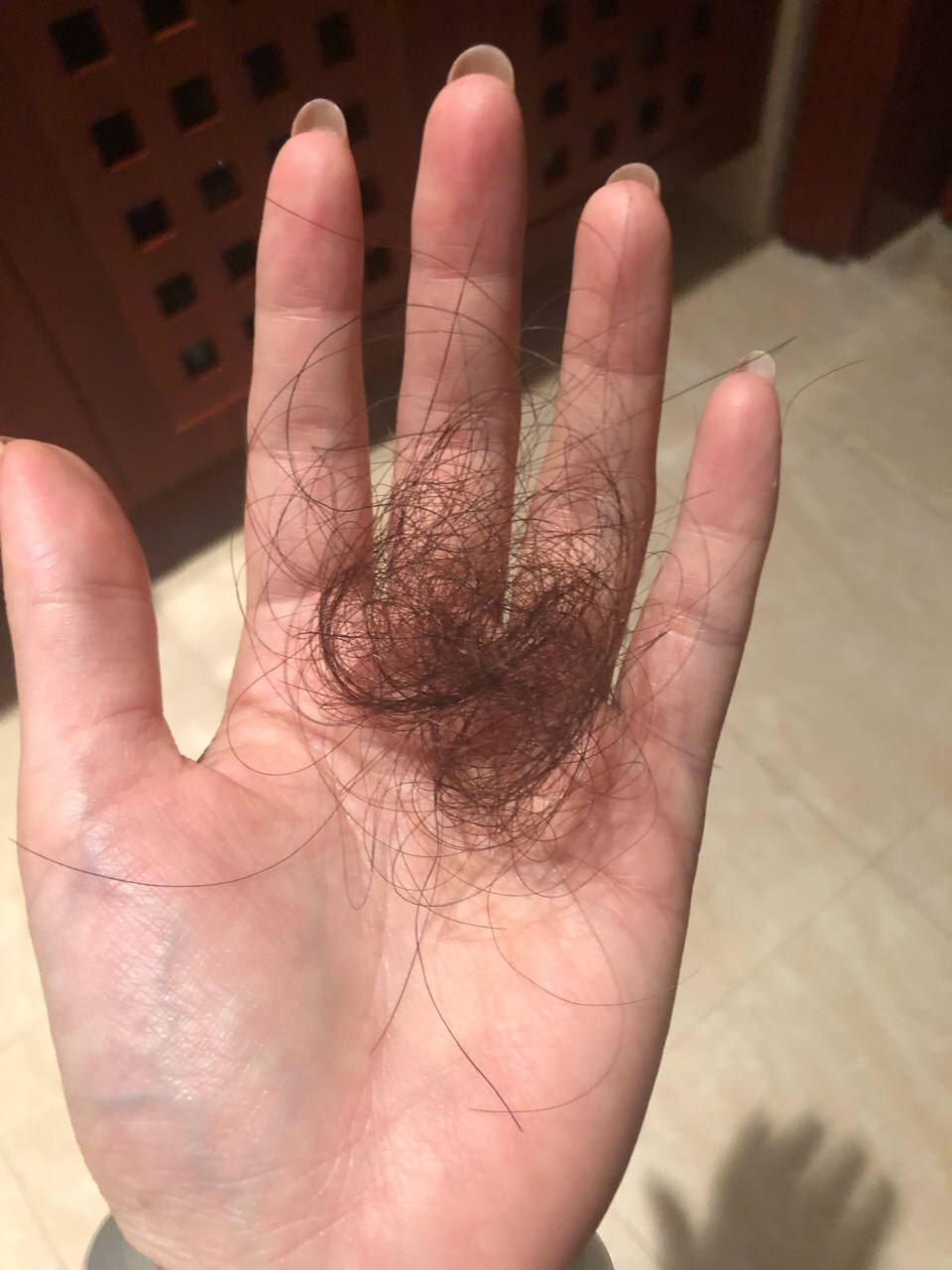 怀孕后用什么洗发露防掉发,怀孕后头发特别油是怎么回事