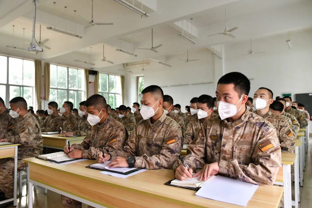 火箭军某部开展“交叉授课”,到底是什么样的精品微课让官兵越听越有趣、越听越想听?