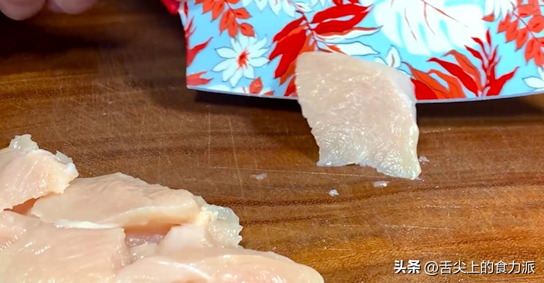 鸡身上“3个部位”有剧毒，医生怒斥：别给孩子吃，小心停止发育