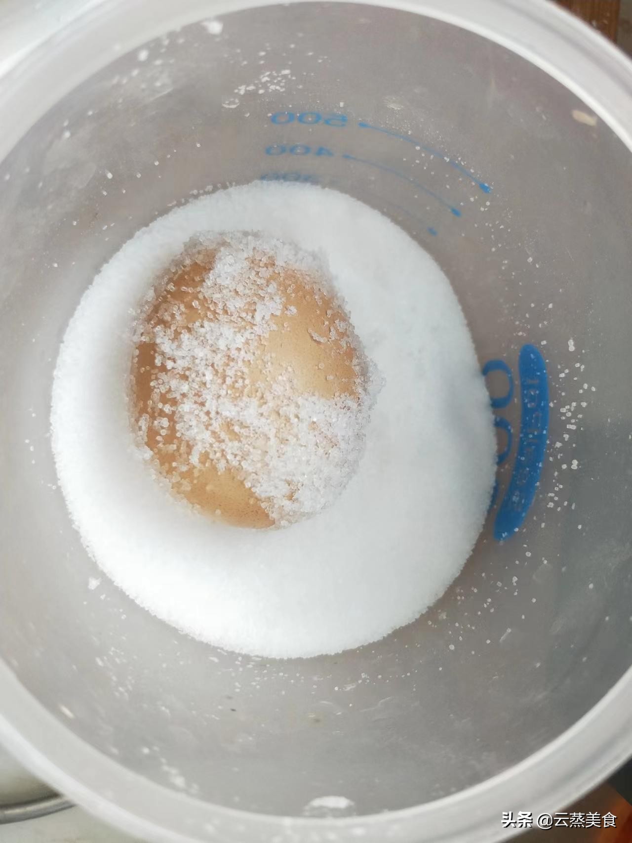腌鸡蛋，直接放盐就错了，多加两步，腌出的鸡蛋个个起沙流油