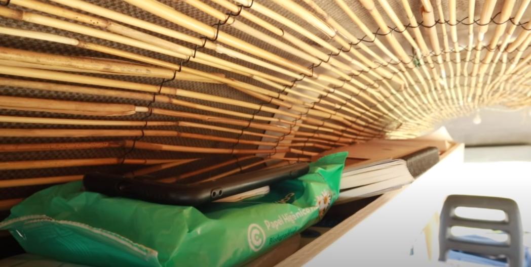 房车里的蜗居生活,国外夫妻房车生活