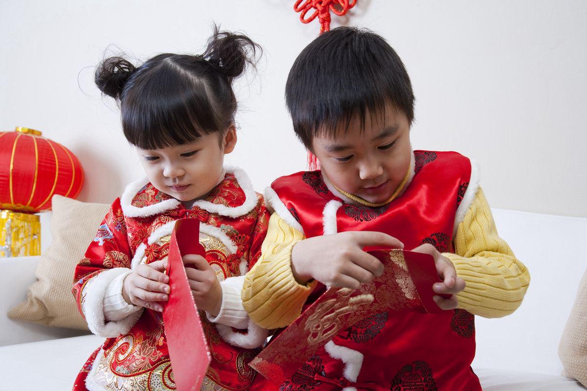 亲戚给宝宝发周岁红包怎么回复,给小孩红包怎么高情商的处理