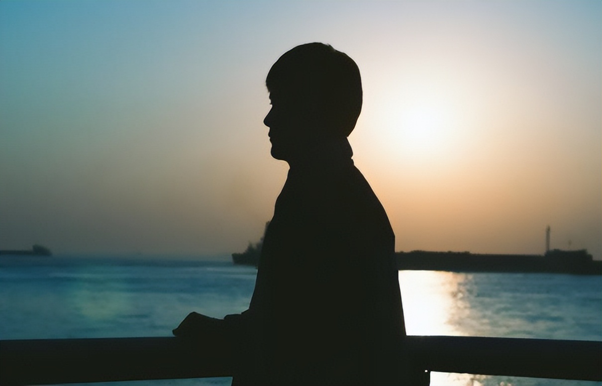 成年人最大的自律就是赚钱,赚钱是一个成年人最顶级的自律