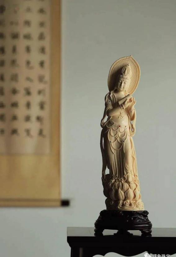 蜜蜡和猛犸哪个收藏价值高,猛犸单个牙收藏价值高吗