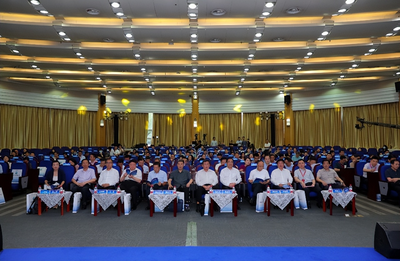 第九届法治社会•长江（国际）论坛在汉隆重开幕专家学者献智献策助推中国式社会治理现代化