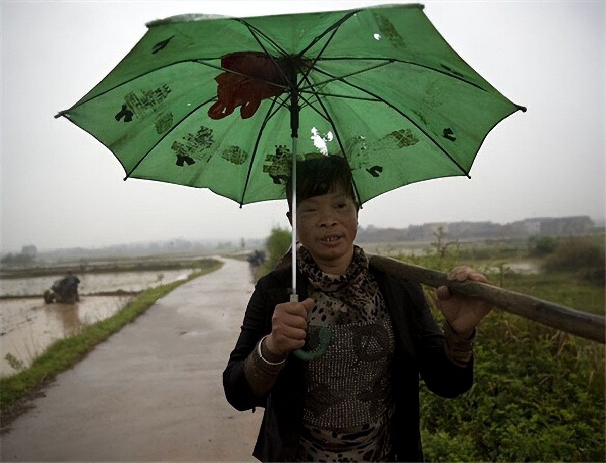揭秘“双性人”真实生活！上身女人下身男人，为避险独居深山40年