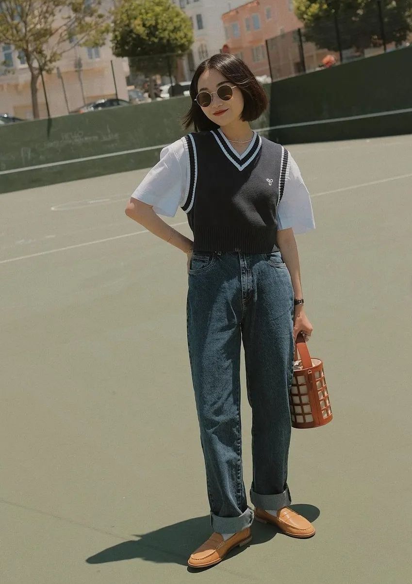 秋日马甲穿搭的n种,春天咖色格子针织马甲怎么搭配