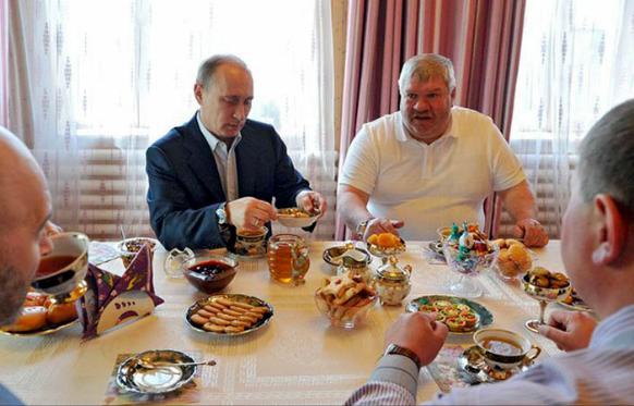 普京和他的前妻相濡以沫30年,普京的一日三餐曝光