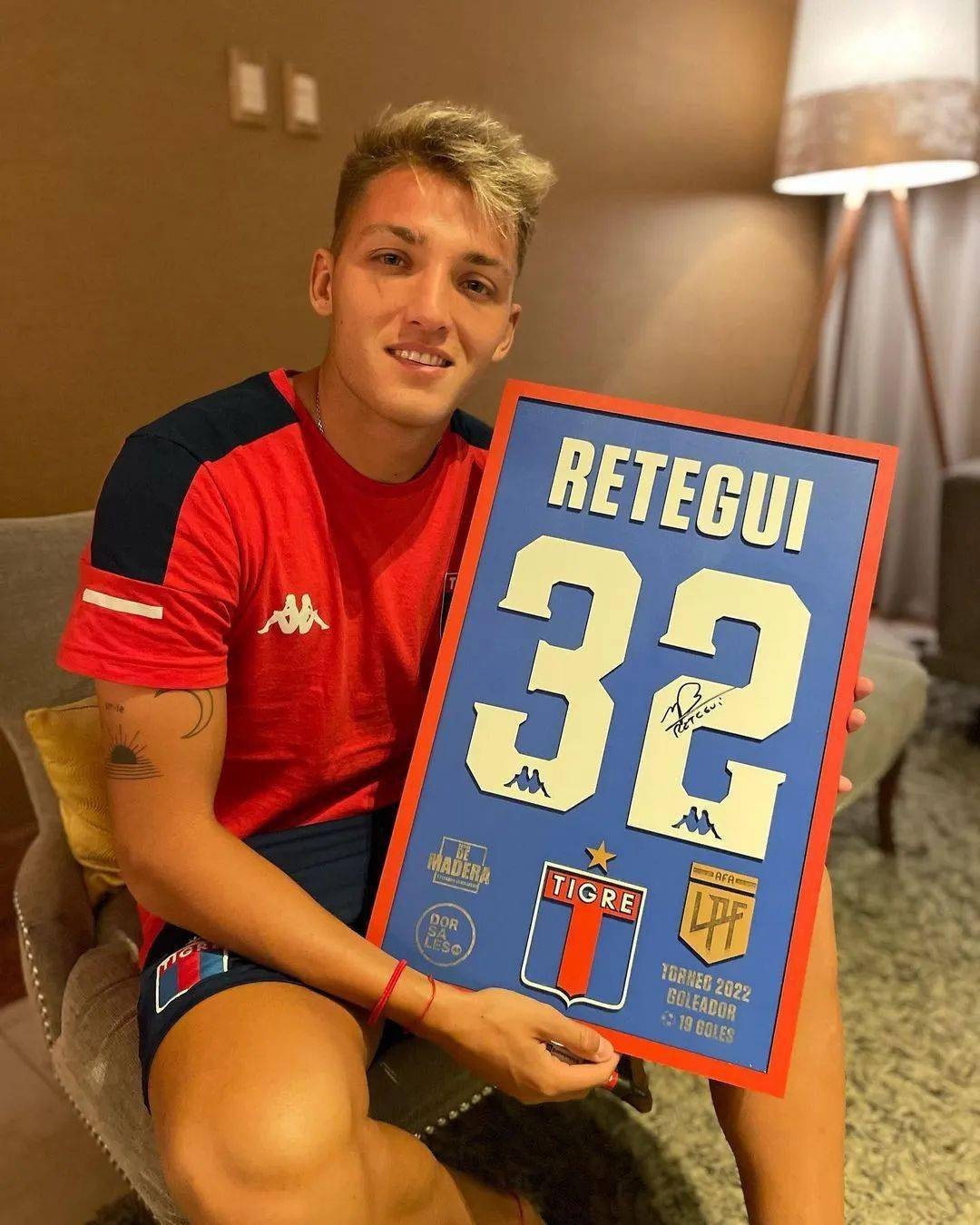 意大利足球未来新星,意大利未来的锋线答案