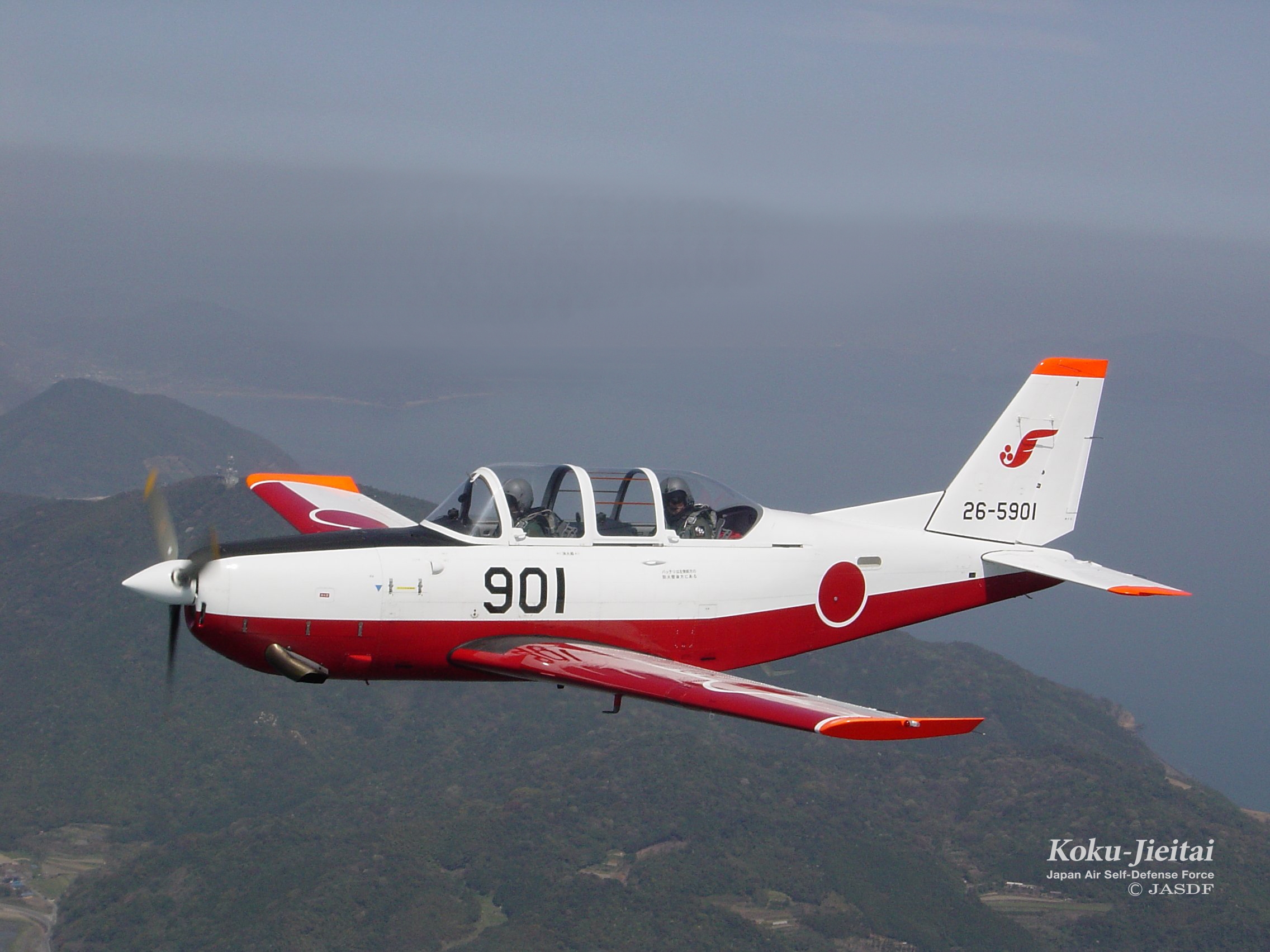 日本列岛的初级和中级训练机“富士T-7”