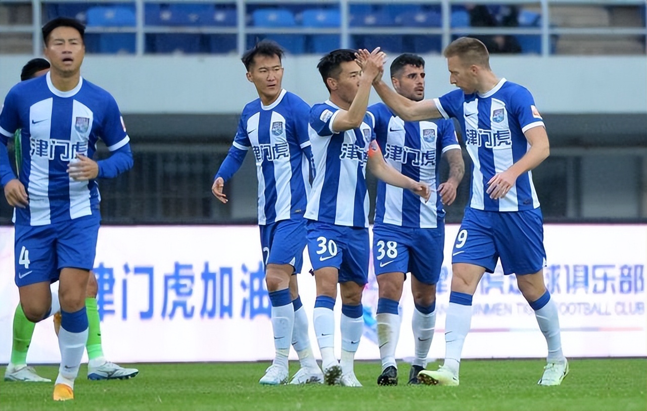 中超天津津门虎队对阵武汉三镇队,中国足球职业联赛在路上