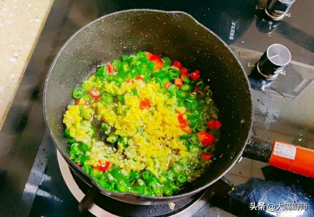 凉拌皮蛋，3种调料必不可少，没碱味不苦涩，爽滑鲜美，吃着舒服