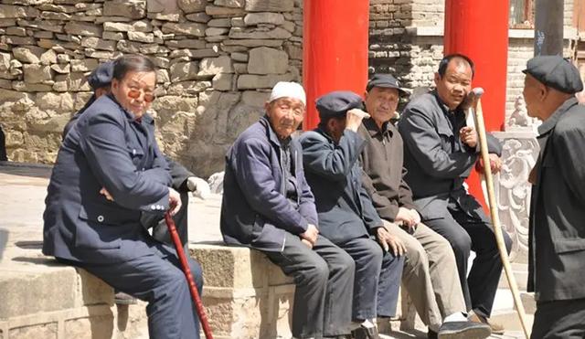 红霉素软膏祛老年斑小妙招,红霉素软膏能治疗脸上的老年斑