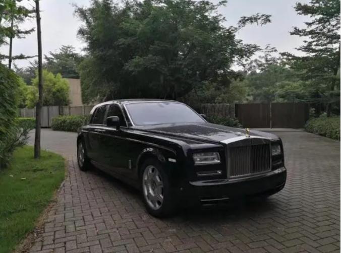 富豪招聘司机真实收入,女富豪招司机