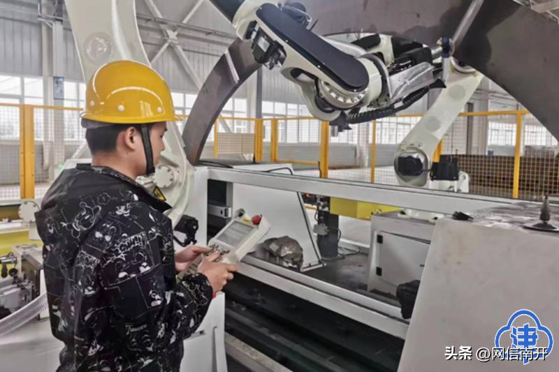 新征程砥砺前行再出发,新征程凝心聚力再出发