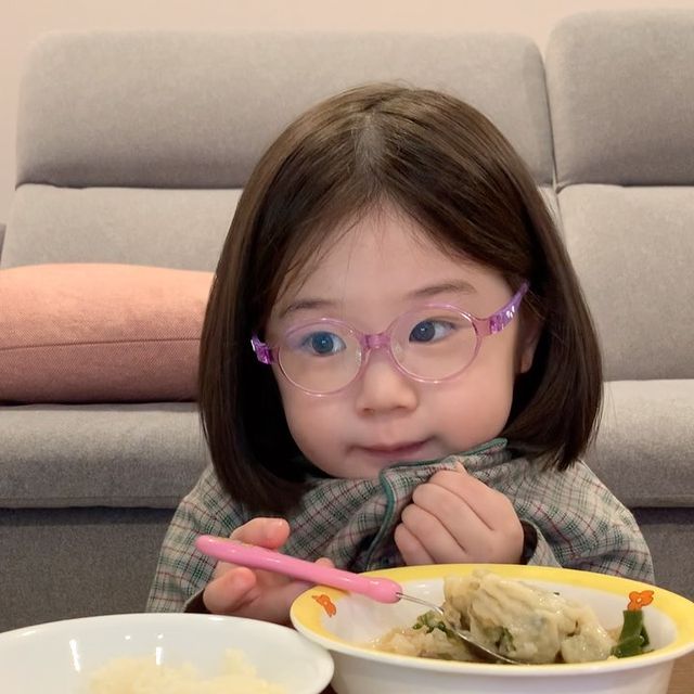 最近超火的可爱小女孩表情包,小女孩可爱萌表情包