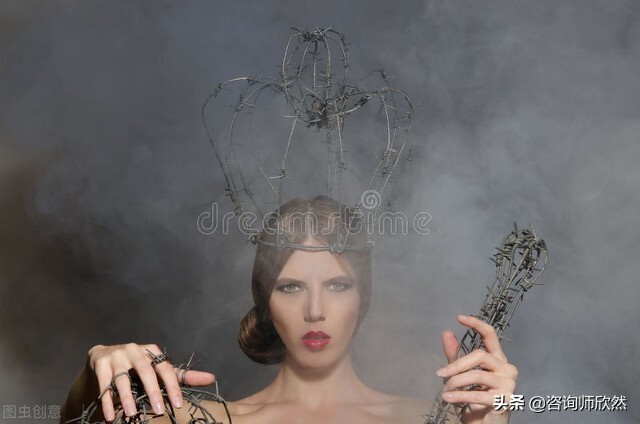 做梦梦见蛇女人梦见蛇是什么征兆,梦见多头蛇预示着什么周公解梦