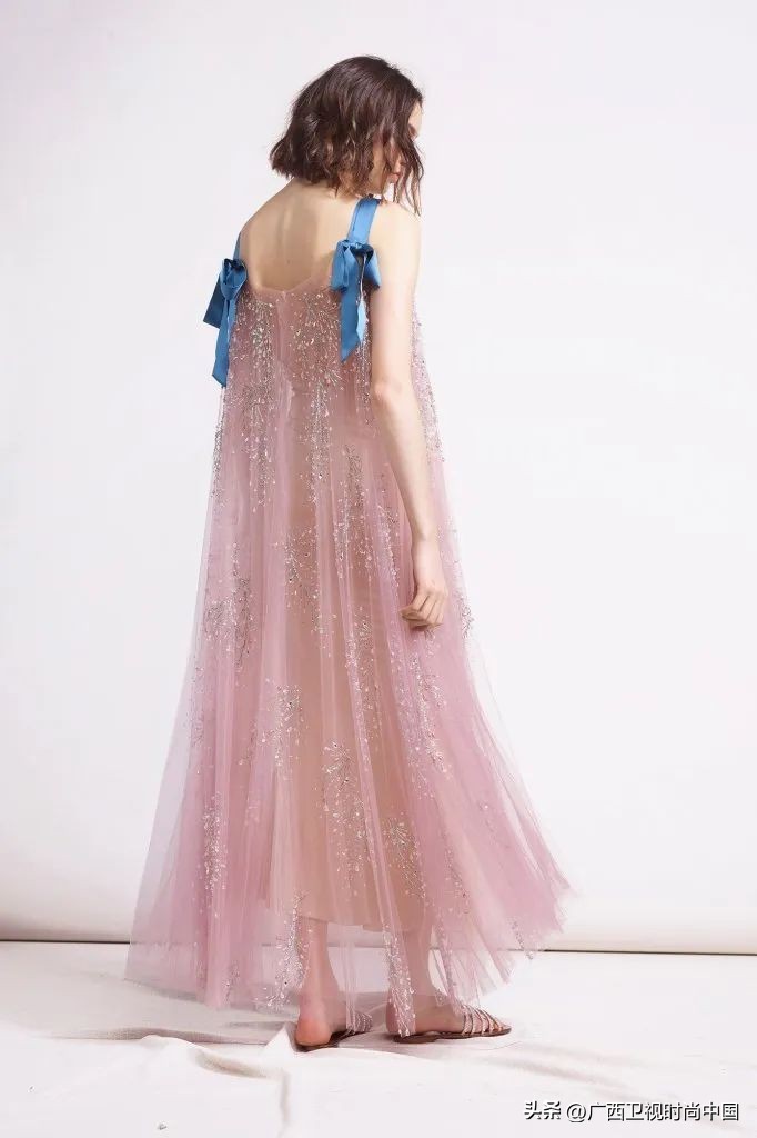 超大纱蝴蝶结怎么搭配,两个小蝴蝶结怎么搭配甜美