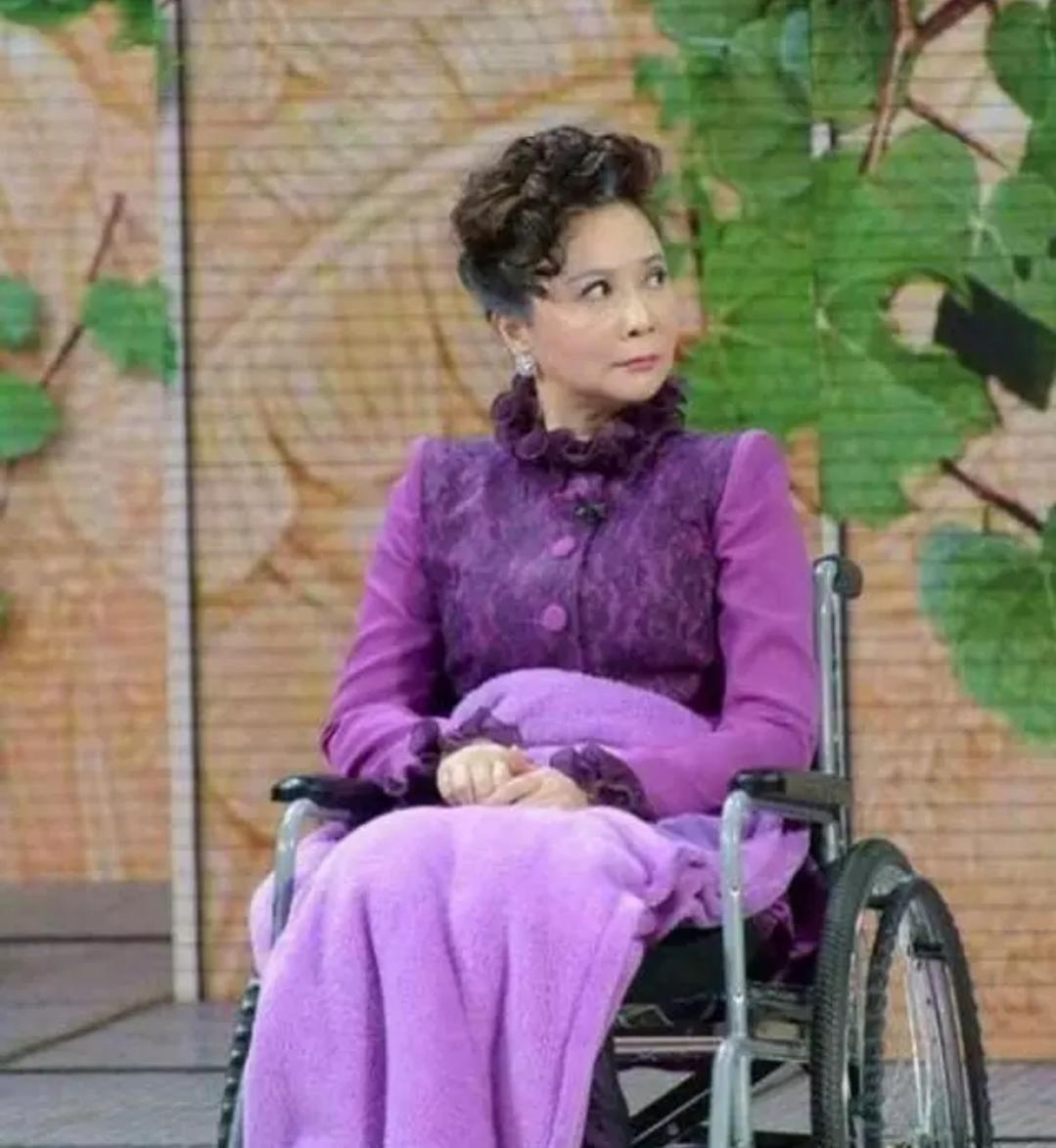 丁丁与蔡明关系,丁丁和蔡明什么关系