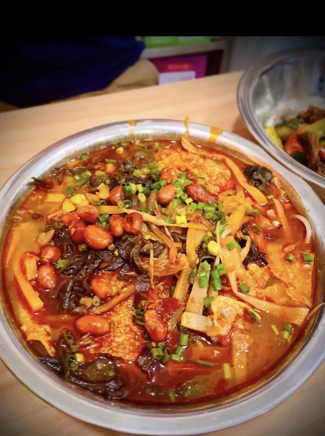 被一碗螺蛳粉耽误的夜宵宝藏,被螺蛳粉耽误的烧洋芋选手