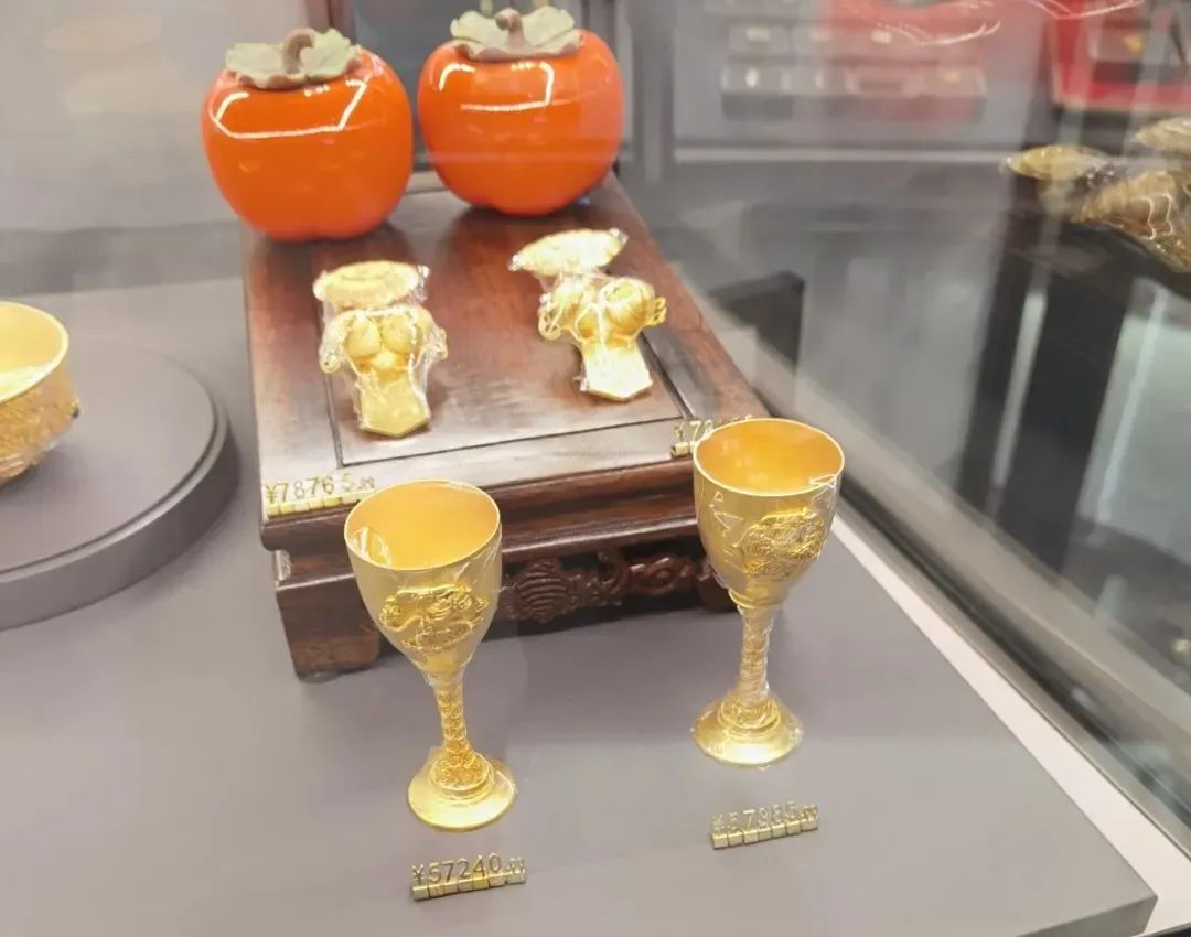 萃华黄金好还是老庙黄金好,萃华是真的黄金吗