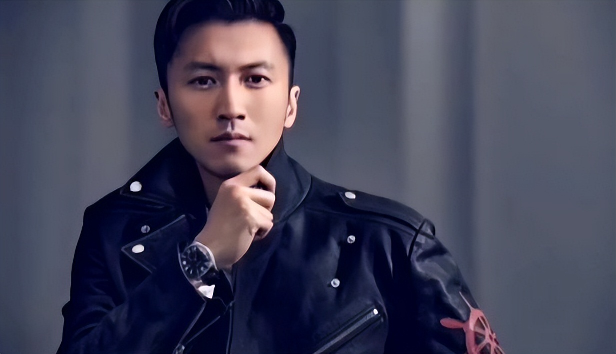 谢霆锋王菲甜蜜露面,谢霆锋王菲坐经济舱被偶遇