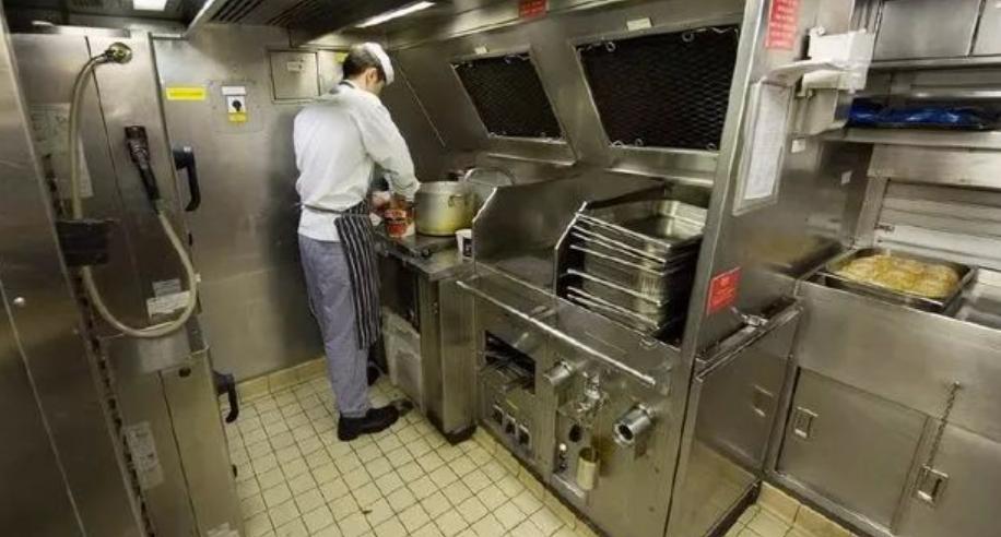 潜艇兵的生活环境,潜艇兵一年下潜多少天