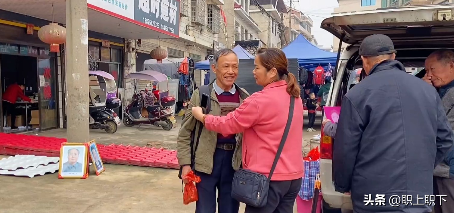 湖南邵阳夫妇在乡场镇给老人拍照月入过万,农村创业有五个风口