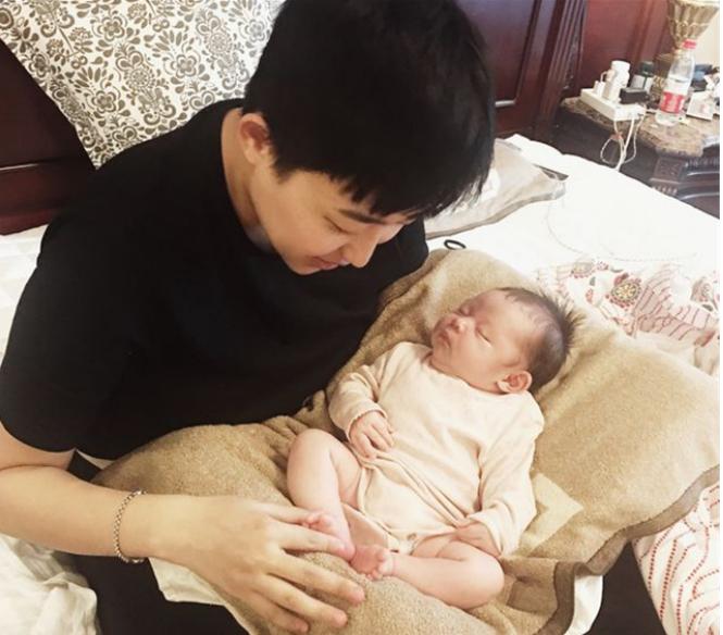 女子花50万生混血宝宝,女子斥巨资生混血女儿新闻