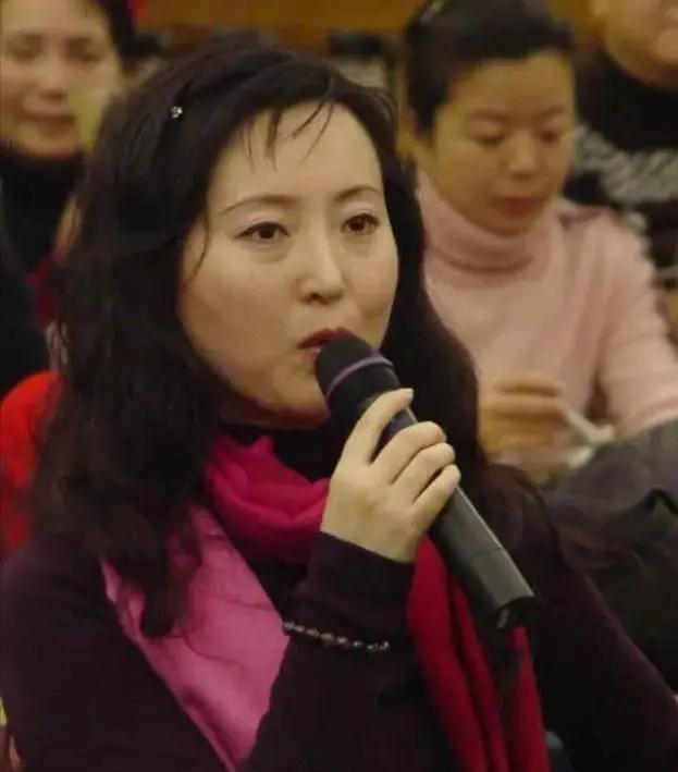 李娜从歌坛一姐到出家为尼,歌手李娜出家为尼的原因是什么