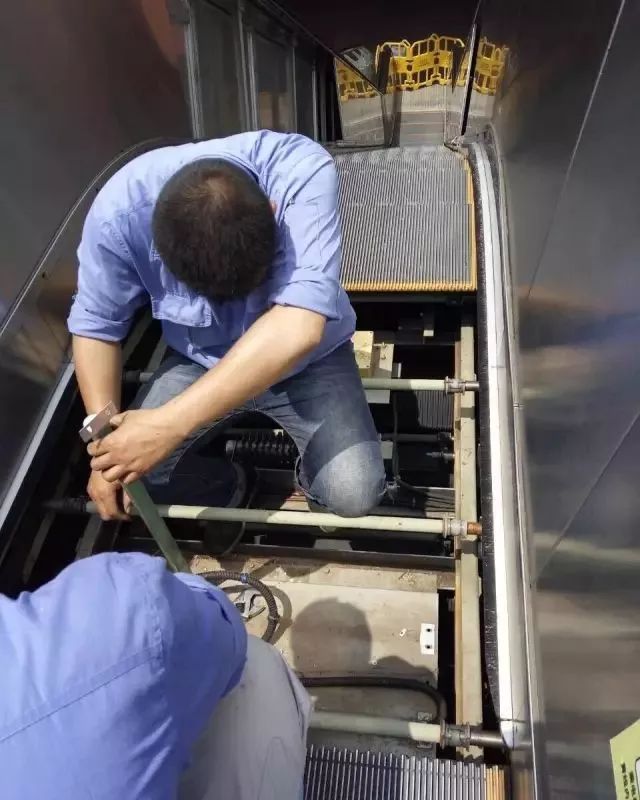 电梯维保职业工种,电梯安装维修工职业标准