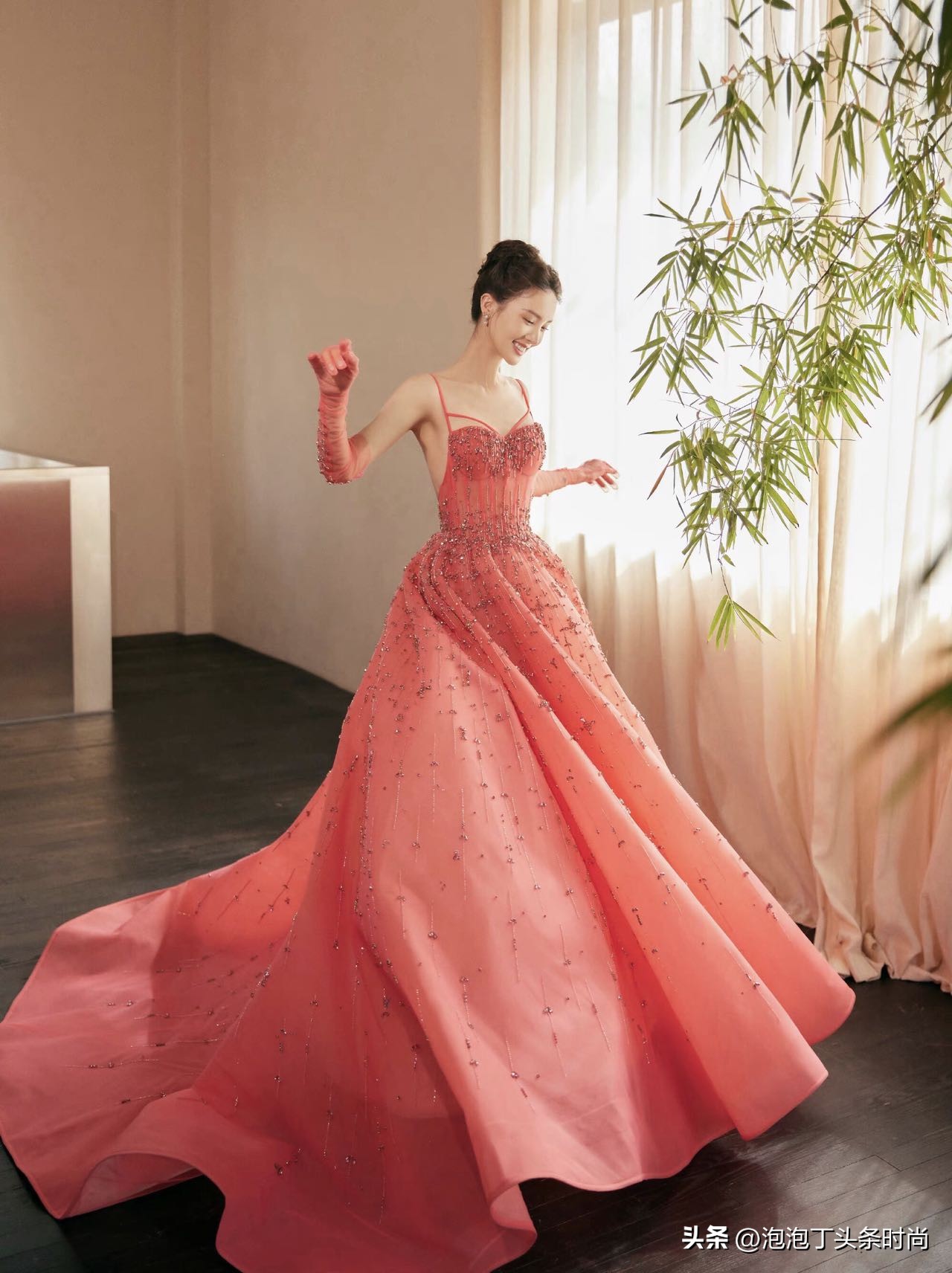 这是几个情况？身高1米82Ta，把男女明星秒变“小矮人”怎么看？