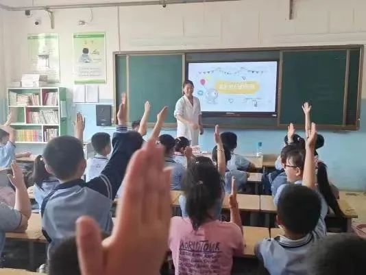 卫生院开展全国爱眼日宣传活动,全国爱眼日义诊