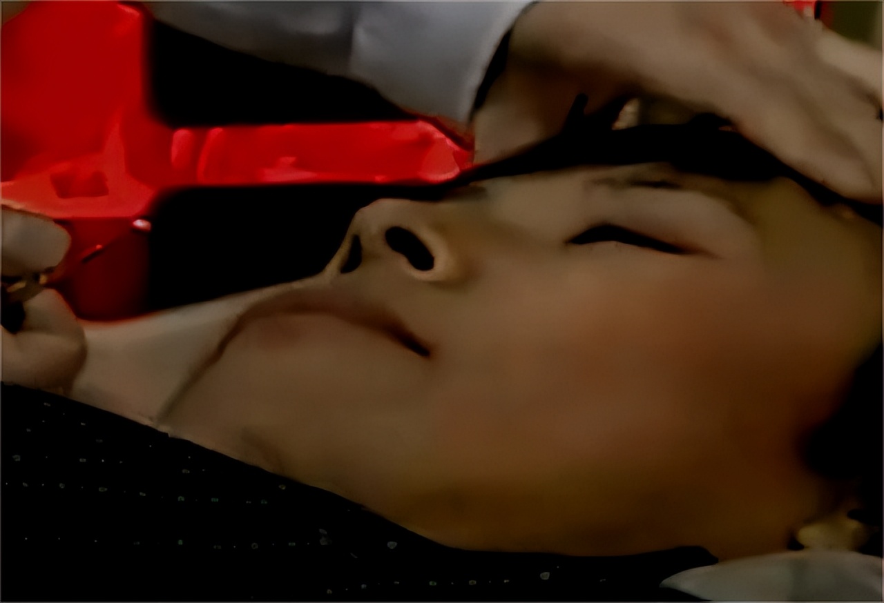 2006年，东北50岁大汉成功变性，与前妻姐妹相称，让女儿喊他姑姑