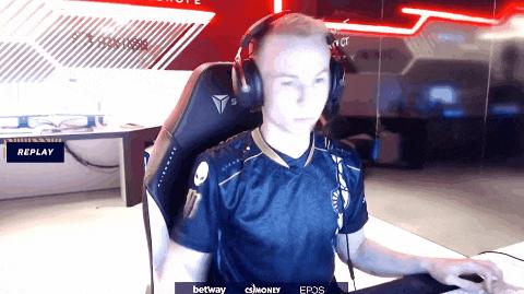 人类玩家与闪光弹斗争,人类闪光弹