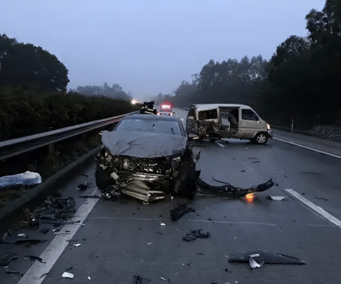 右后视镜盲区最佳解决方法,科莱威右后视镜有盲区