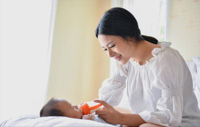 新生儿该怎么喂养不容易生病,新生儿喂养护理的误区