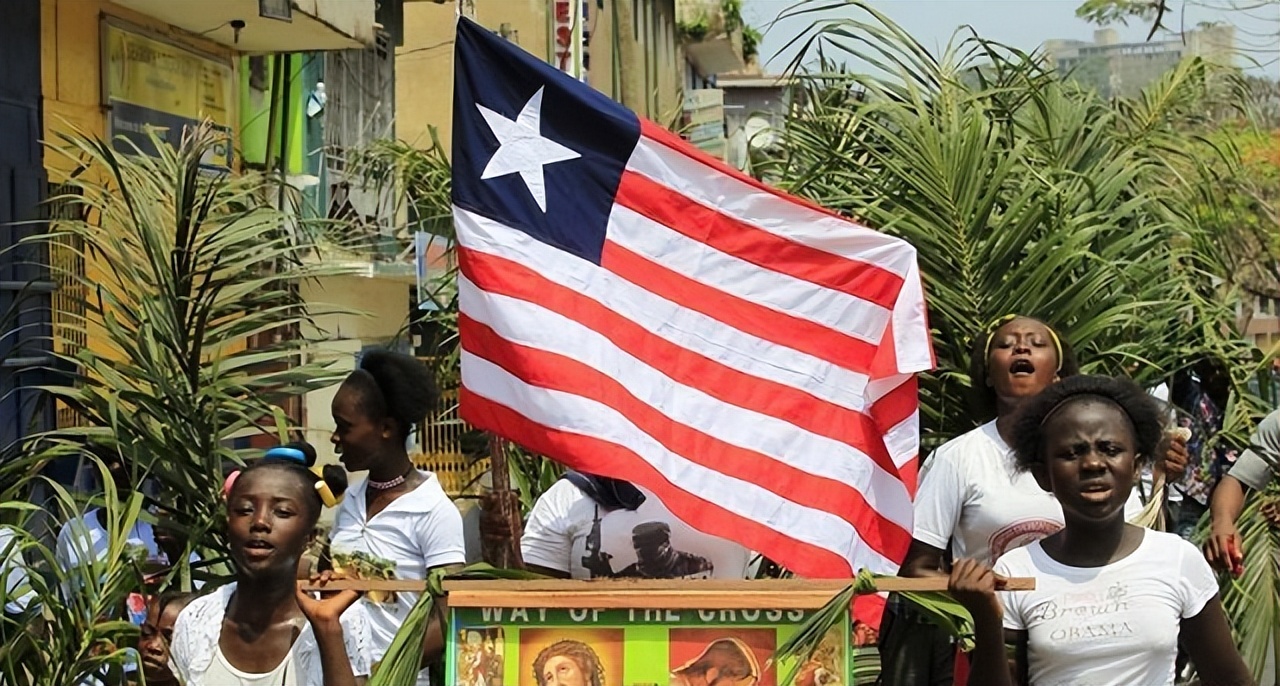 这个国家抄美国“作业”,如今穷到买拖鞋都得分期，雨天全国瘫痪