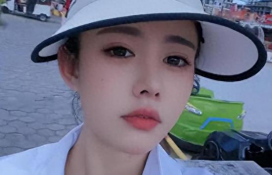 揭秘柬埔寨女星依晴整容，五官大变容颜更美，背后原因令人咋舌。