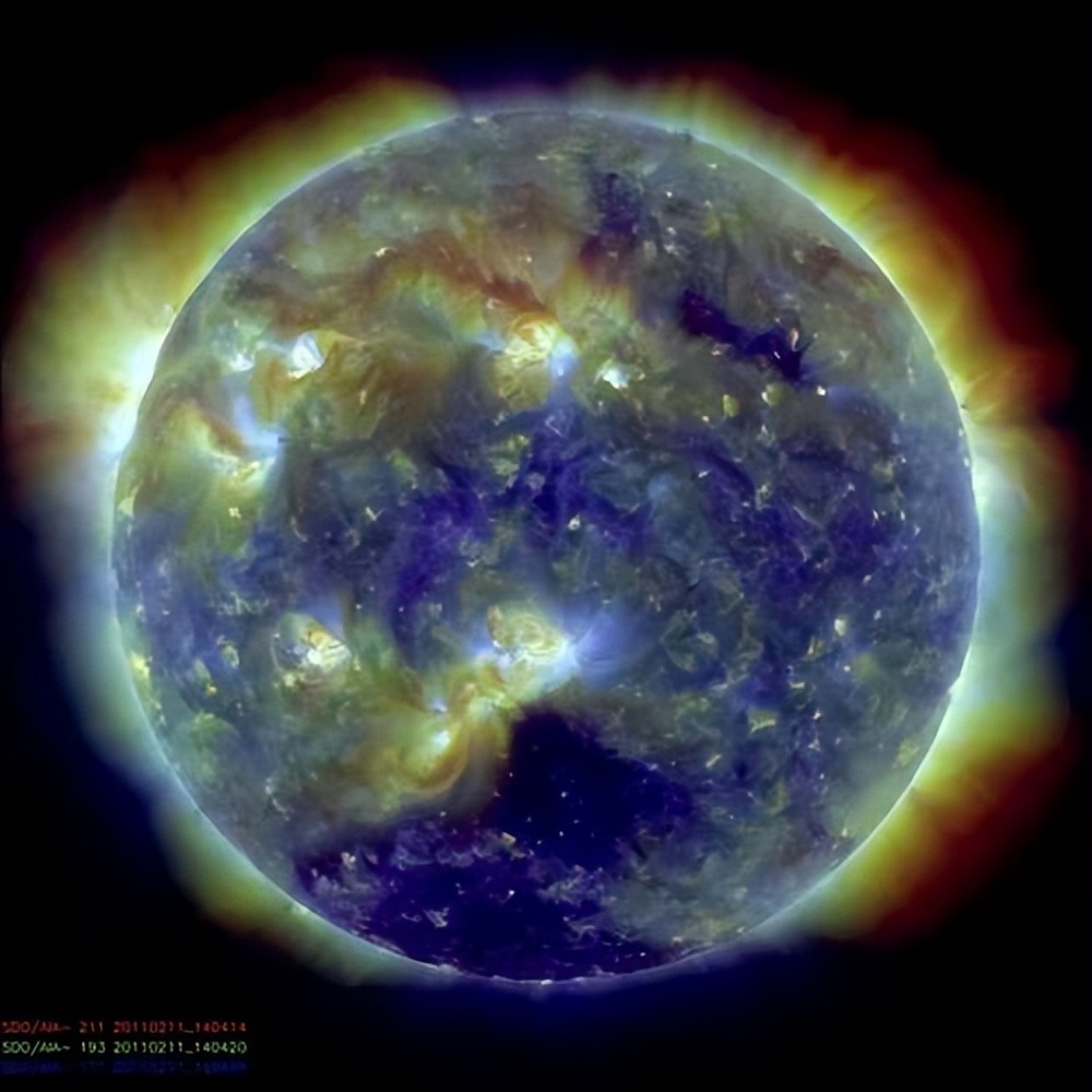 北京天空出现神秘彩光,北京天空惊现蓝太阳的前兆