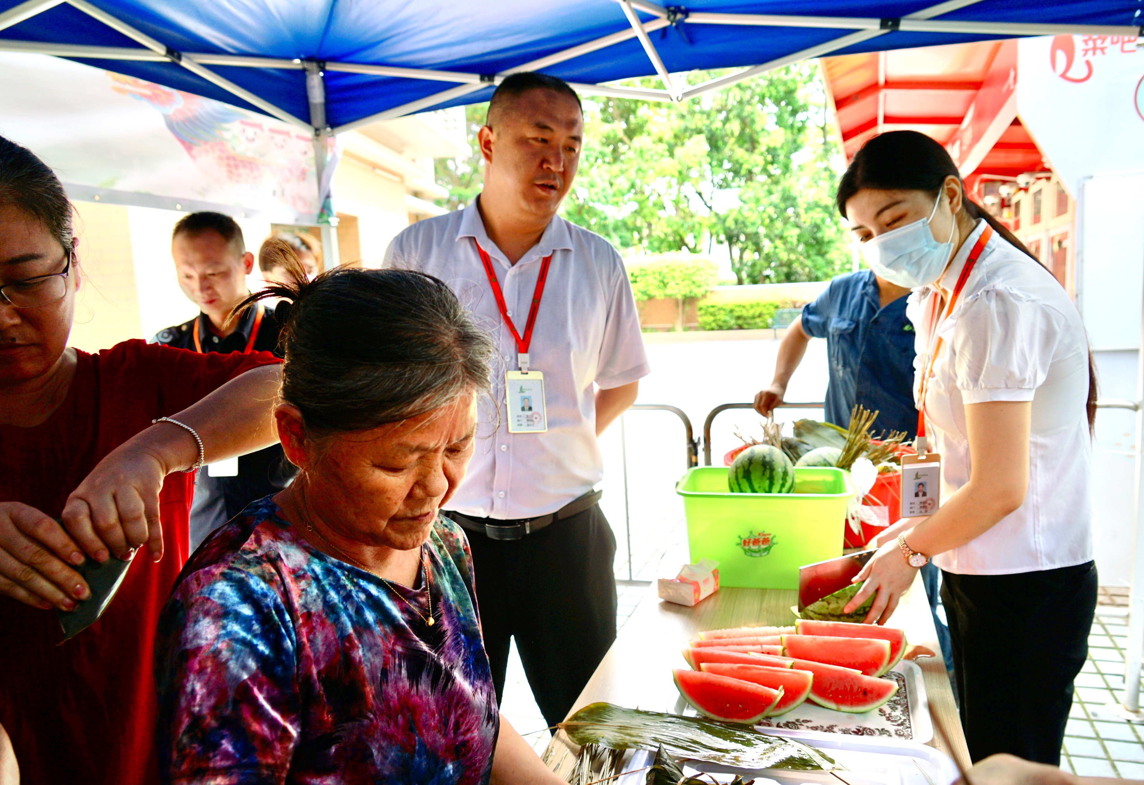 庆祝端午节的包粽子活动图片,开展庆端午包粽子活动