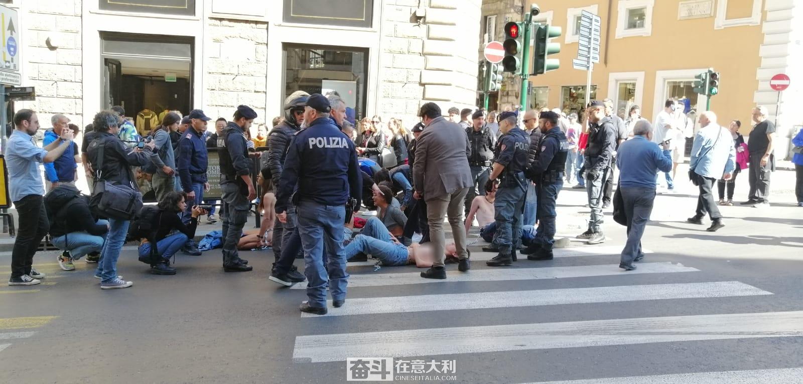 为“拯救地球”多名年轻男女罗马市中心裸体抗议