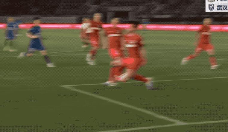 嫩哨拿三镇练手？足协安排欠妥裁判自毁前程多队也得为他“买单”