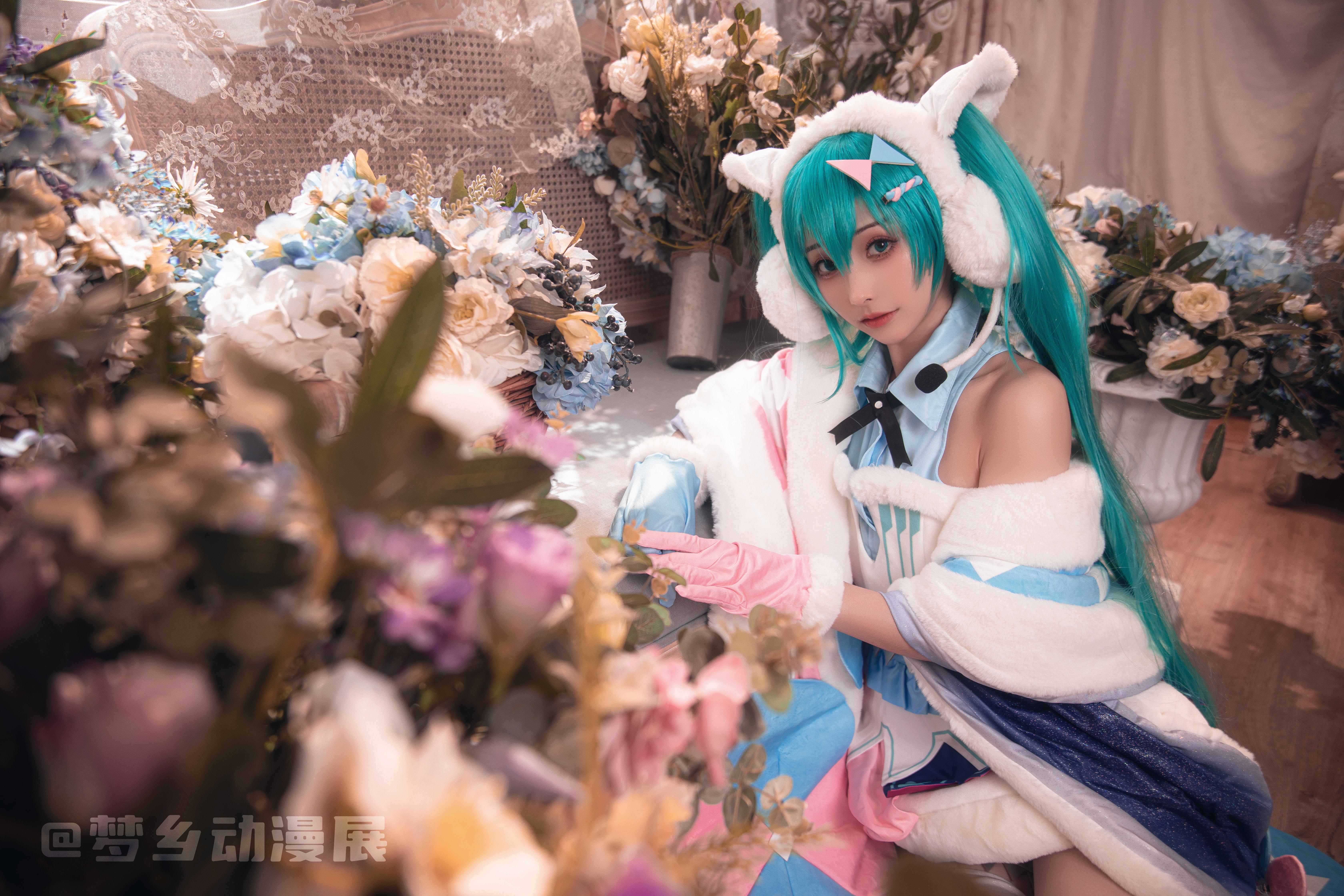 初音未来cos在舞台上唱歌,初音未来cos最有氛围感