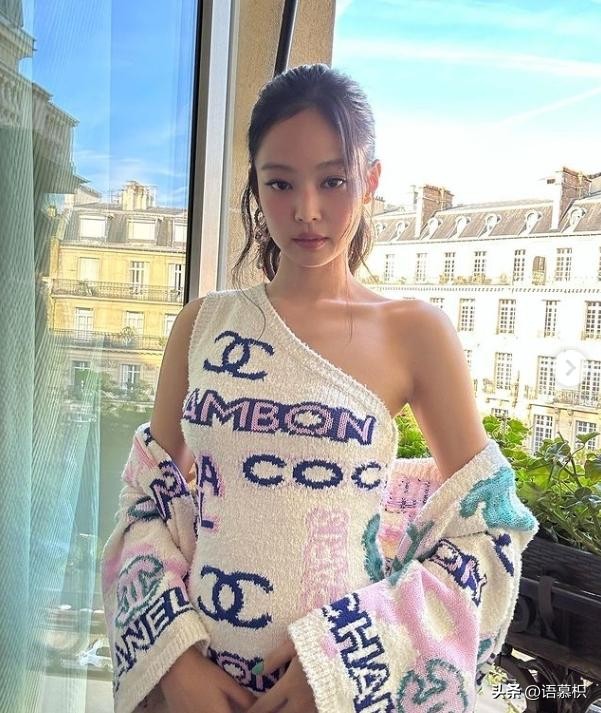 Jennie一张照片就值2千万，杨幂身家高达数十亿，IU全现金买别墅