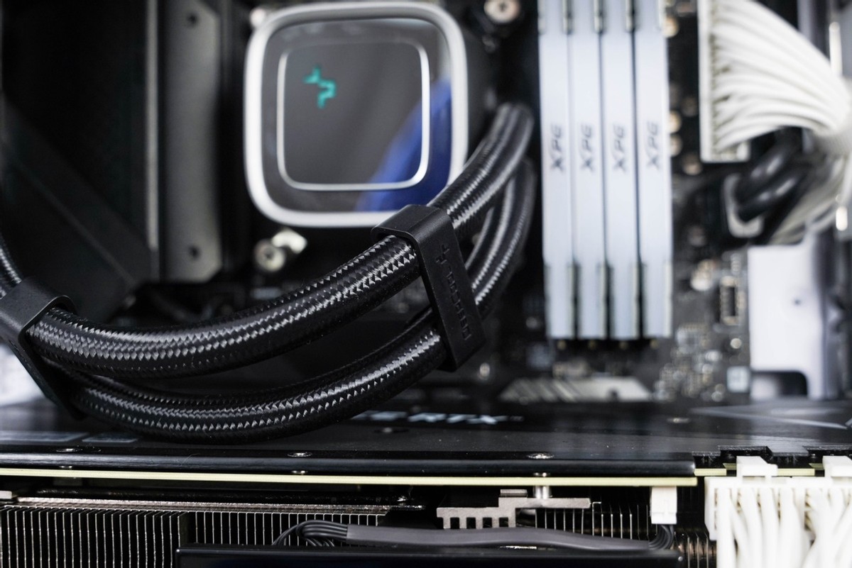 九州风神冰堡垒360青春版水冷测评,九州风神堡垒240rgbv2水冷散热器