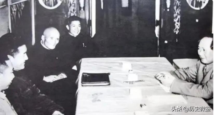 1956年毛主席视察徐州，见地委书记胡宏时突然问：四加南读什么？