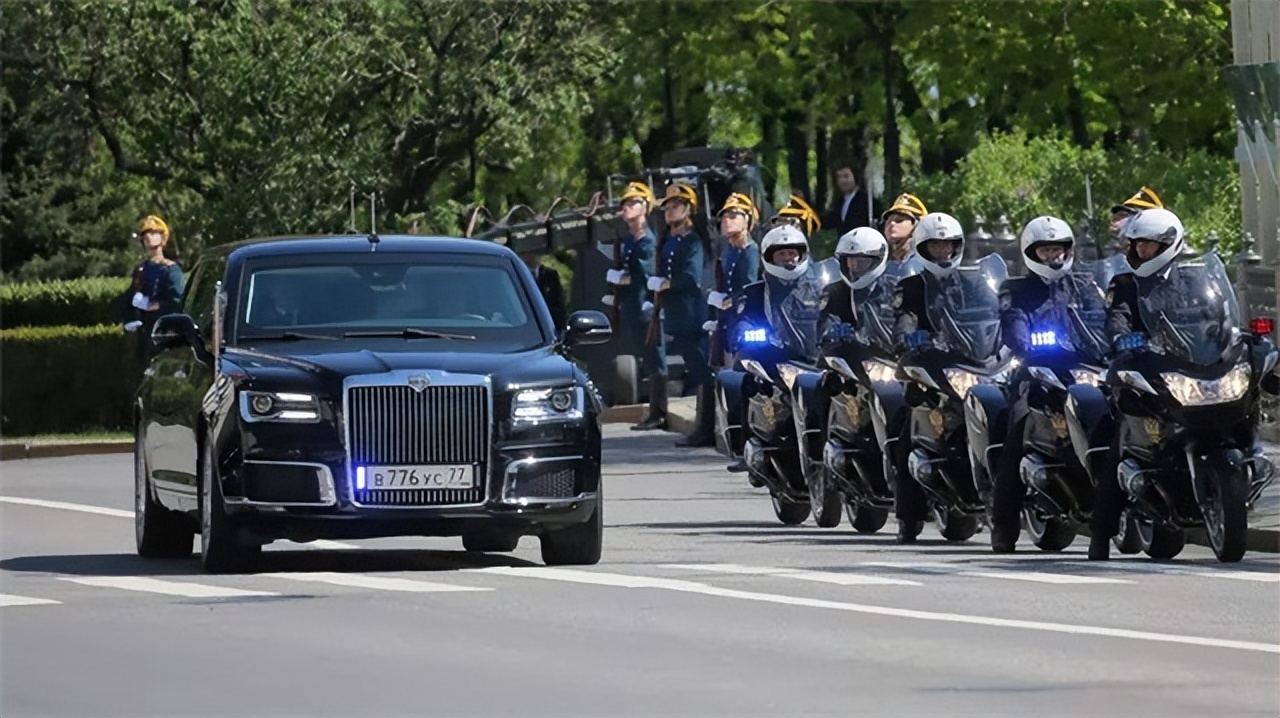 拜登的座驾和普京的座驾对比,普京的车和拜登的车谁更强